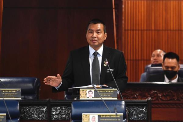 ‘I am not a smoker,’ says Tanah Merah MP after being accused of vaping in Dewan Rakyat